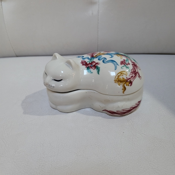 Vintage Other - Vintage porcelain box